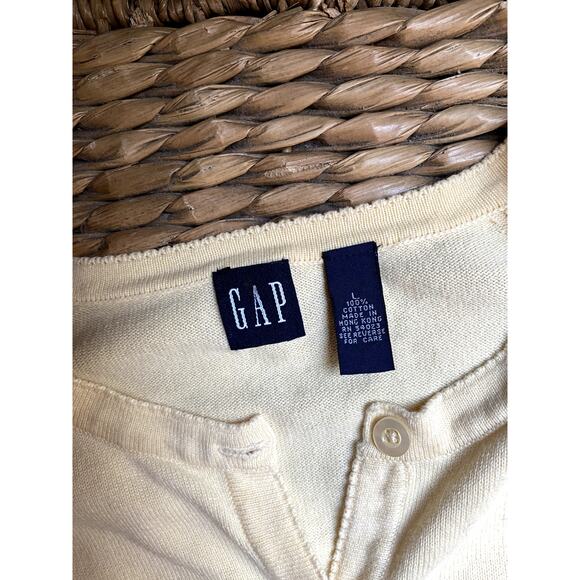 90s Cardigan Yellow - Picture 2 of 4